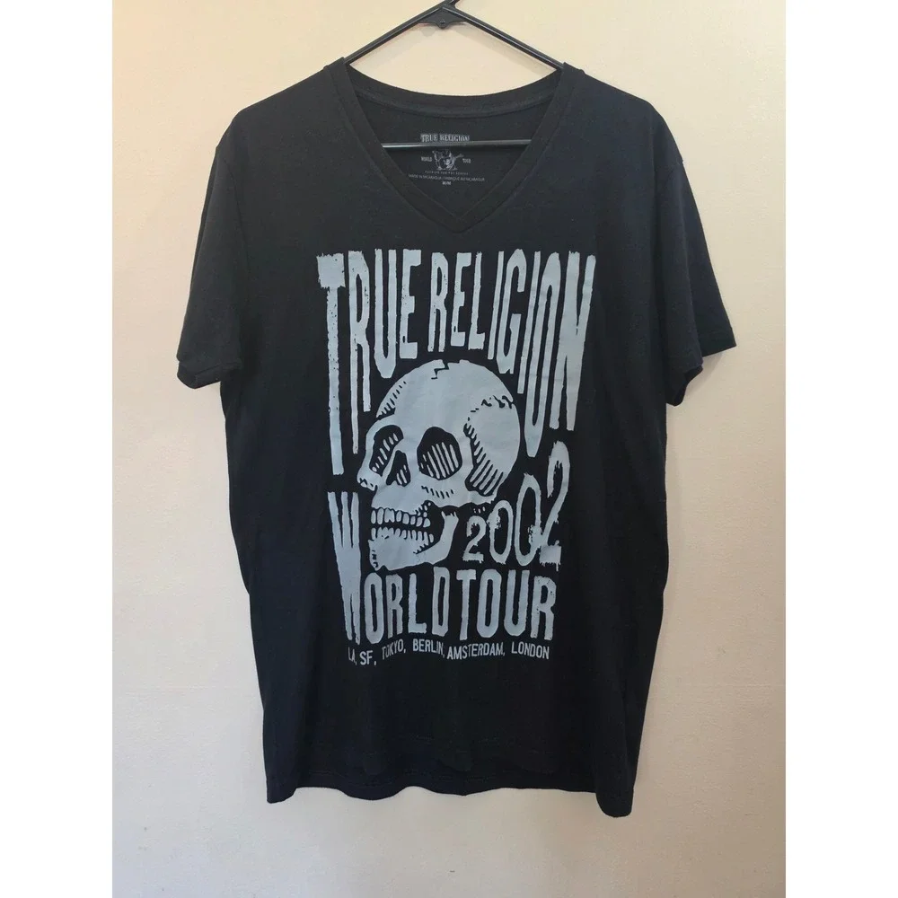 True Religion Mens World Tour 2002 Skull Graphic V-Neck T-Shirt Black Medium